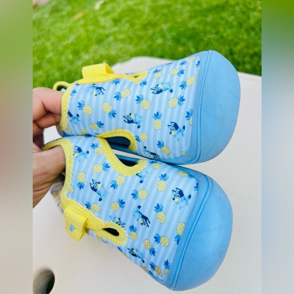 Ground Up Bluey Girl's Easy Pull On Take off Hook & Loop Water Shoe 11-12 - Picture 6 of 8